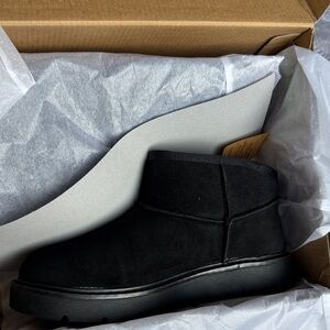 Skechers  Black Cozy Mini Boots *size 5.5